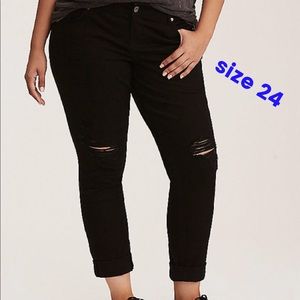 Torrid Boyfriend jeans black ripped destruction